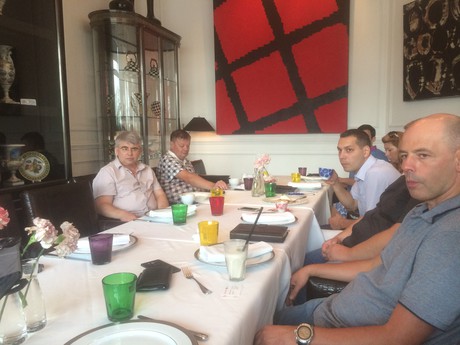 Управляющий партнер Eurasol Денис Саклаков проводит завтрак клуба Friday Morning Private Equity Club