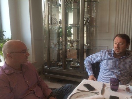 Управляющий партнер Eurasol Денис Саклаков проводит завтрак клуба Friday Morning Private Equity Club